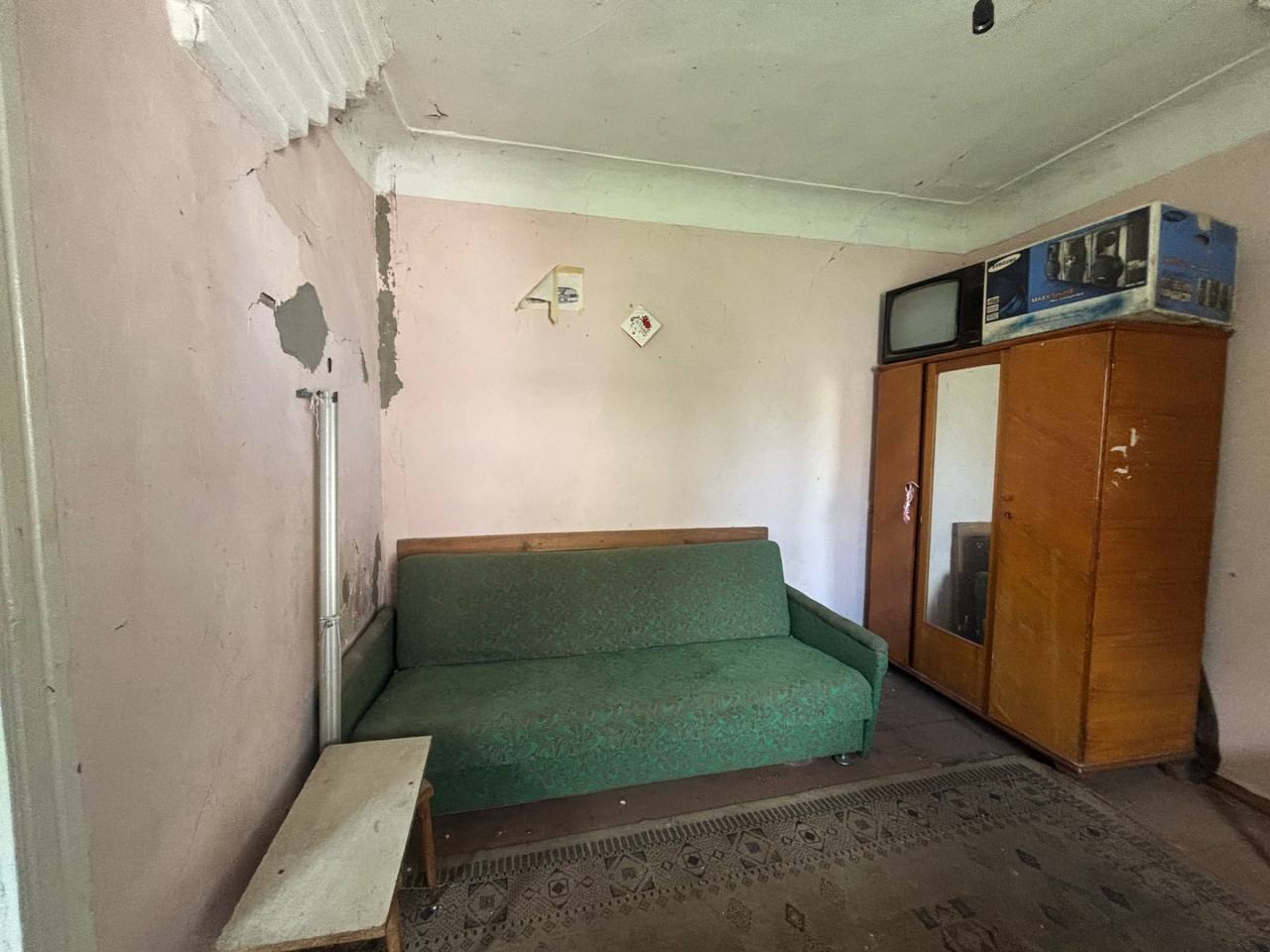 !!! Продам часть дома р-н ЖД Больницы, в доме 2 комнаты, кухня, окна мет/пластиковые, газ в доме, вода во дворе, заезд под машину. Двор общий. Документы РФ Цена 800 000₽. +79591730175 Татьяна, +79591695183 Роман ...