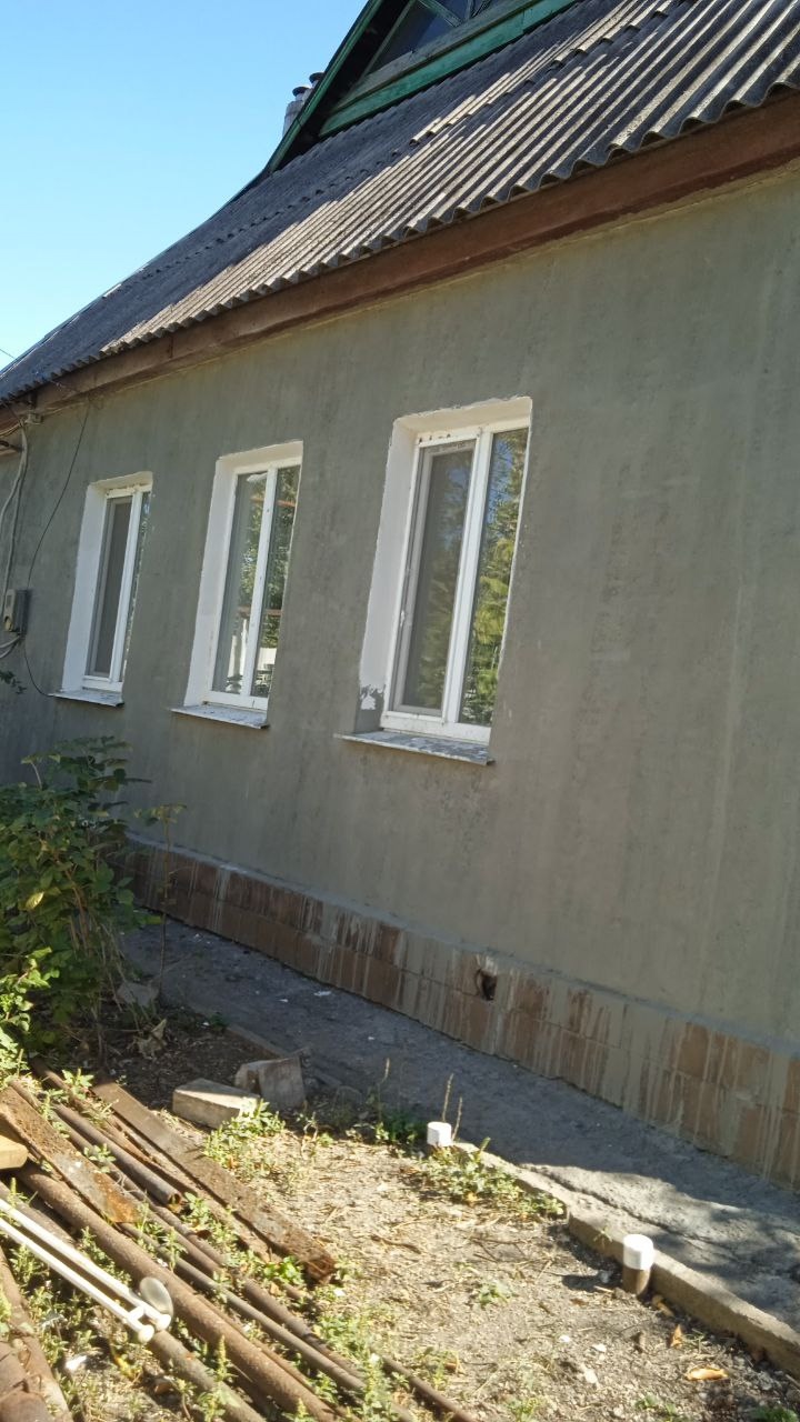 Продается дом,ул.никопольская,на против горняцкого, добротный, утеплён, оп-67, гараж,лет.кухня(пл.окна),в доме-пл.окна,с.у.в доме,6сот, документы готовы к продаже, 3млн,торг,+79595029098...