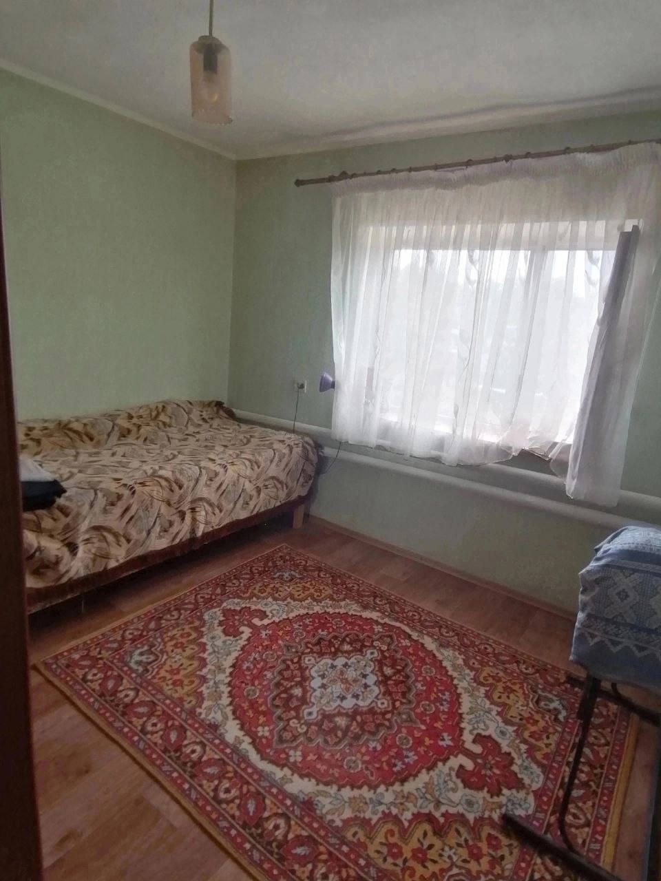 Дом 2-эт. С. Валуйское. М.О. Станично-Луганский. ■Общ.пл. 135м2, участок 13сот. приватизирован. ■Дом 1997года постройки (шлакоблок, пенобетон, обложен кирпичем). ●Крыша перекрыта 2021г. ●Окна металлопластиковые, замена 2024г. ●В доме три котла (газовый, электрический и твёрдо топливный) все рабочие. ●Три фазы...