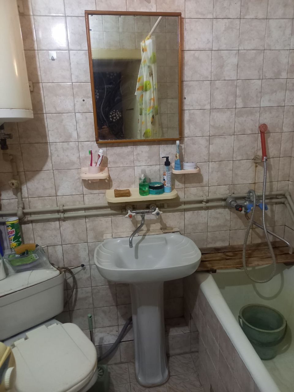 Продам 1-ю квартиру на ул. 30-летия победы 3/5 эт.общ. 32,1 кв. м. Квартира не угловая, тёплая,кухня 5,5 кв. м. санузел совмещённый, бойлер, батареи биметалл, пластиковая разводка, балкон. Требуется косметический ремонт. Мебель и бытовая техника остаётся. Хорошая инфраструктура: школа, детсад,магазины, взросл...