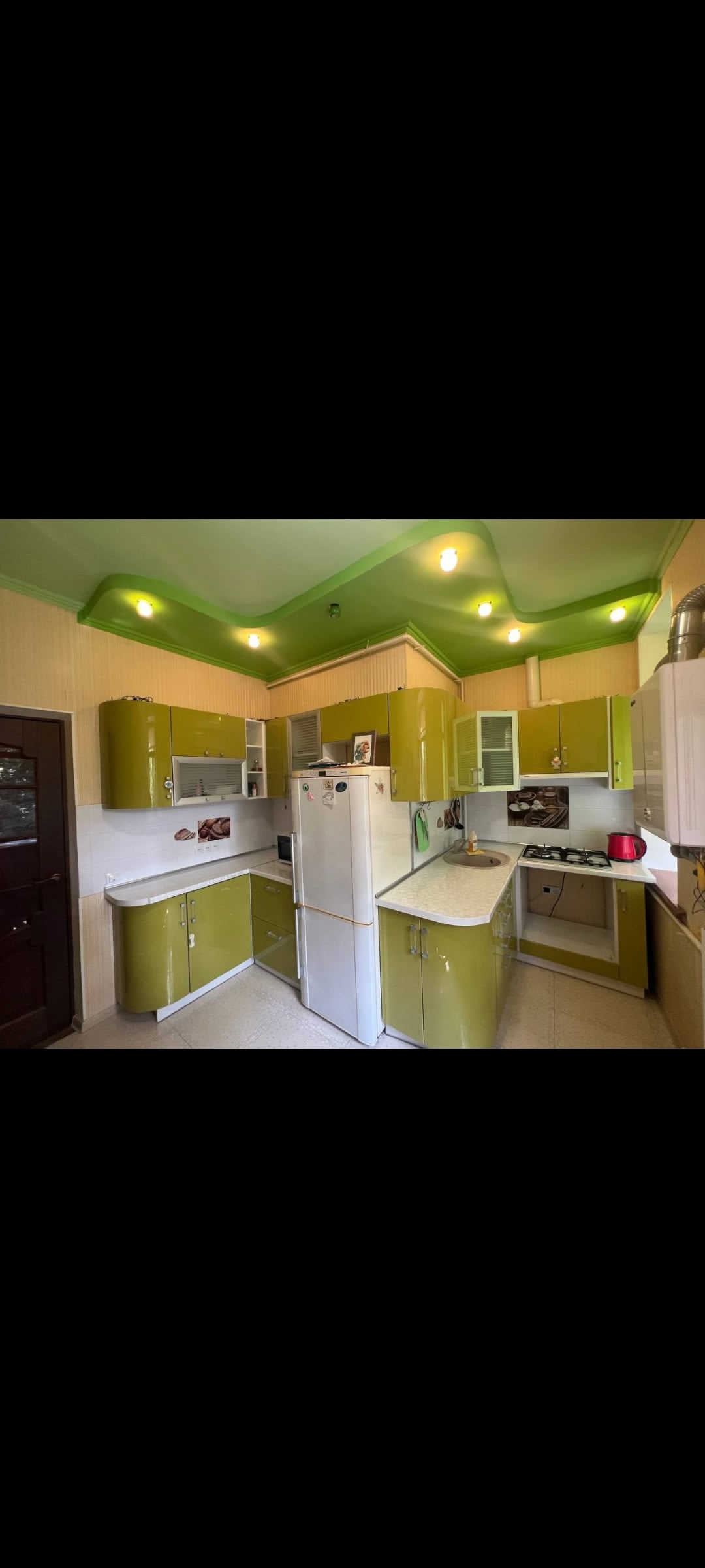 💬 Описание: 🏡 В продаже 3-комнатная квартира в центре Луганска 📍 кв. Еременко | 🏢 2 этаж из 2 | 📐 Площадь — 54 м² | 💡 Высота потолков — 3 м 🚪 Бронированная входная дверь 🔥 Автономное отопление — комфорт и контроль над расходами 🛠 Качественный ремонт по всей квартире 🌡 Тёплый пол — в кухне, ванной и коридоре —...