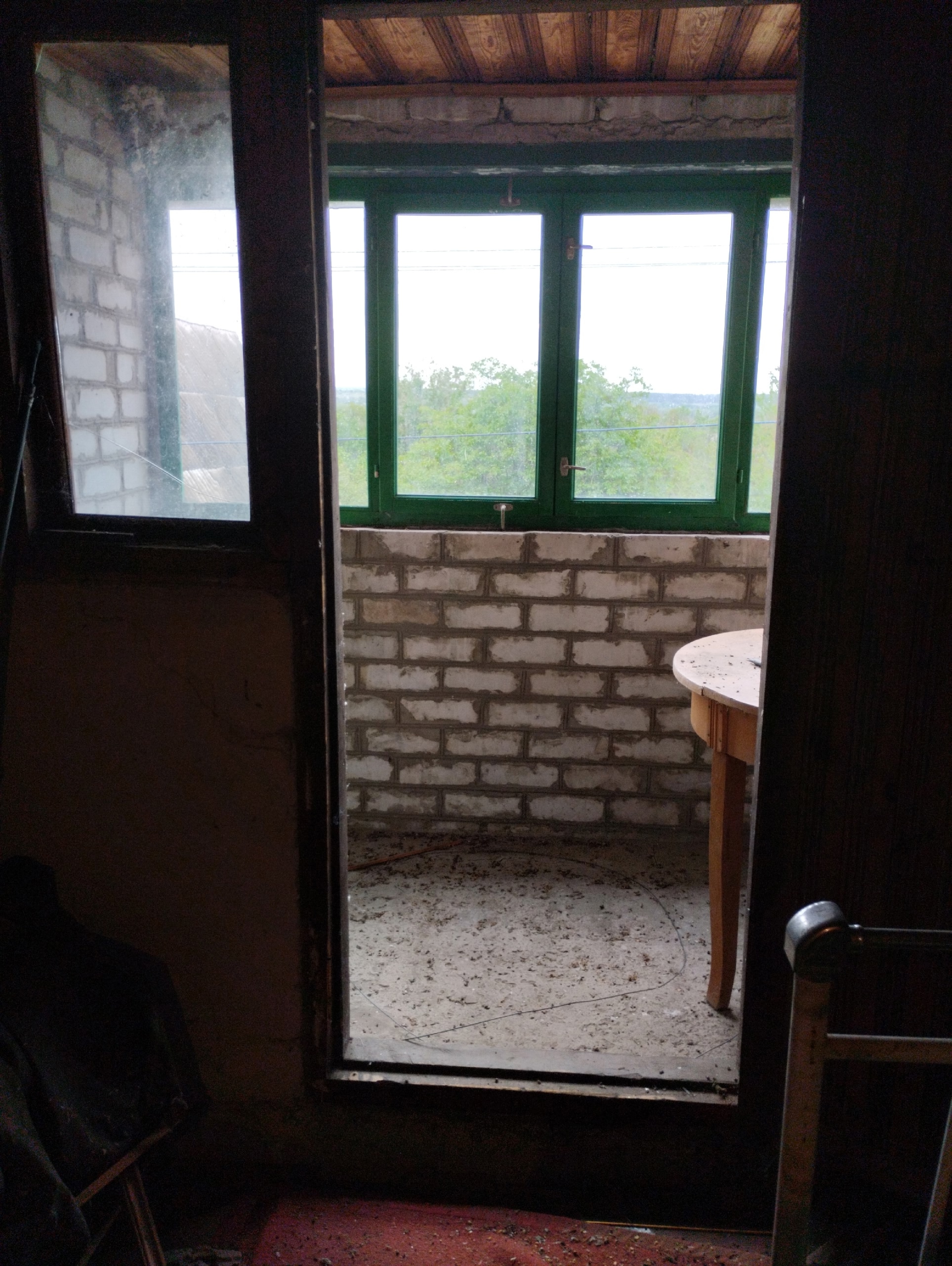 !!! 📎Продается в ЛНР, г. Счастье, 🏠ДАЧА кооп.Березка, р-н 3-го водохранилища. ✅Дом кирпич. 90 кв.м., второй этаж без отделки, есть большая лоджия. ✅Кухня 9м кв. ❗В доме есть полноценная печь, можно зимовать. ✅Подвал под всей кухней. За домом большой навес. ✅Туалет и душ на участке. ❗Есть скважина с насосом. 🌳...