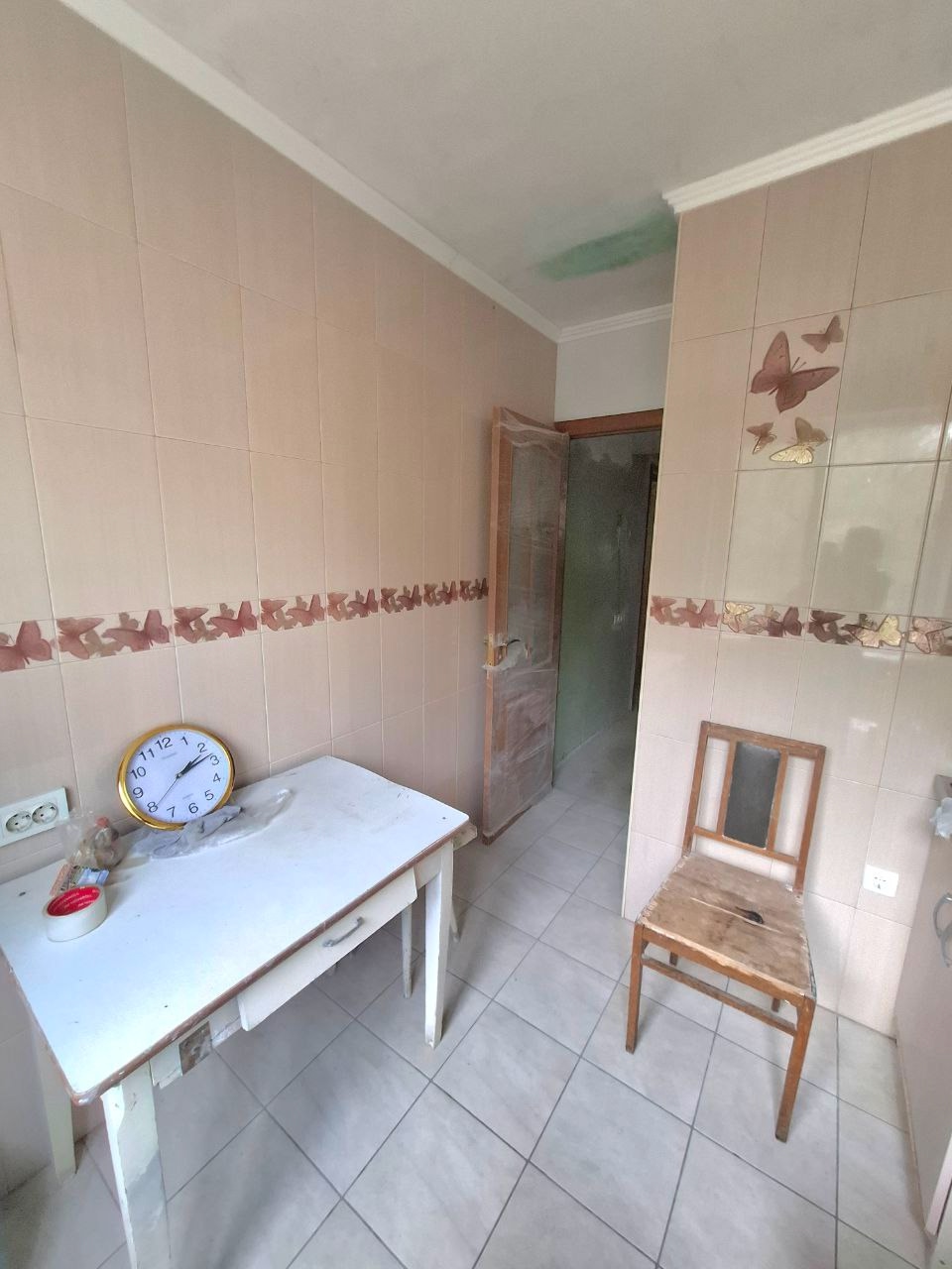 🔥 !!!🔥 Продам 3-х комн квартиру в г. Луганске по ул. 30 лет Победы (напротив к-р "Мир"). 2/5 эт., 62,4 кв.м. общ.пл. (чешский проект). Большой коридор, все комнаты изолированные. В квартире начат ремонт: новая электропроводка, выровнены стены и потолок. Кухня и с/у в плитке (ремонт завершен), сантех...